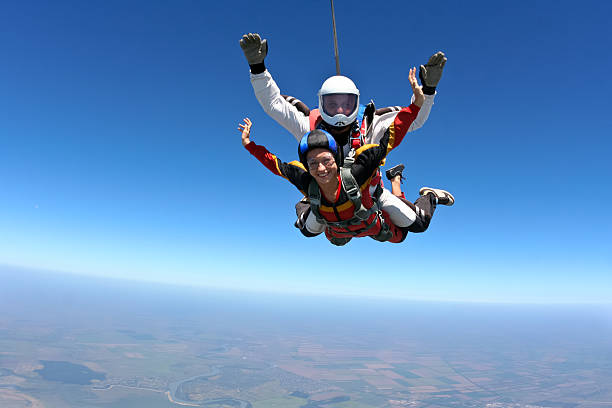 skydiving fotografía. tándem. - caída libre paracaidismo fotografías e imágenes de stock