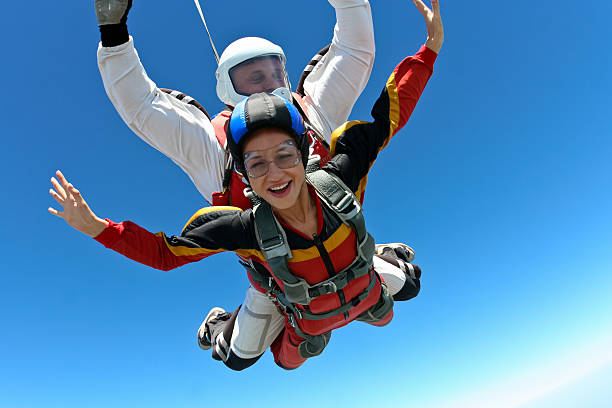 스카이다이빙 포토서제스트. 탠덤. - skydiving tandem parachute parachuting 뉴스 사진 이미지