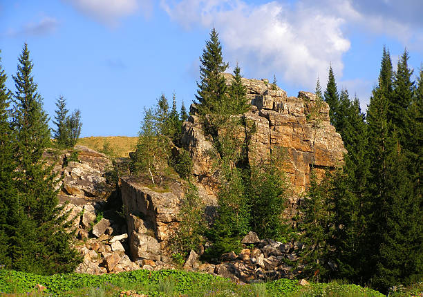 zalesionych rock - south ural zdjęcia i obrazy z banku zdjęć