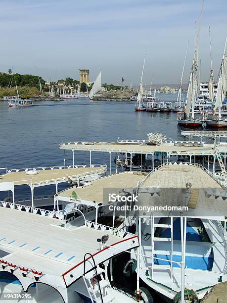 Barcos No Rio Nilo Aswan - Fotografias de stock e mais imagens de Aswan - Aswan, Barco a Motor - Embarcação de Lazer, Ao Ar Livre