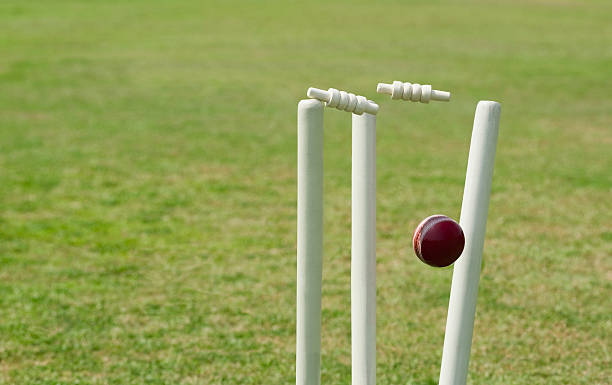 Cricket ball hitting stumps Cricket ball hitting stumps wicket stock pictures, royalty-free photos & images