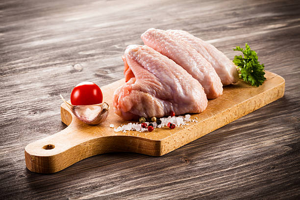 Raw chicken wings on cutting board Fresh raw chicken wings drumstick stock pictures, royalty-free photos & images