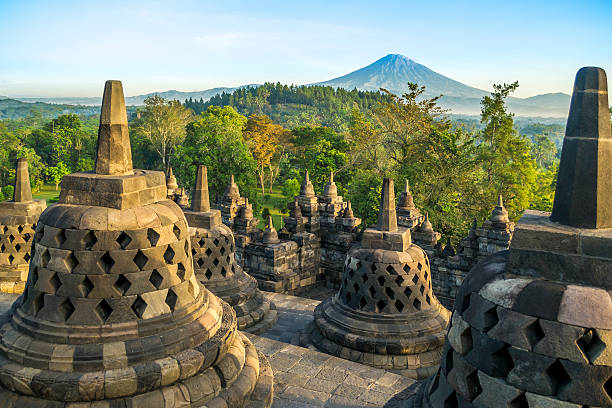 아침 보로부두르 - borobudur ruins 뉴스 사진 이미지