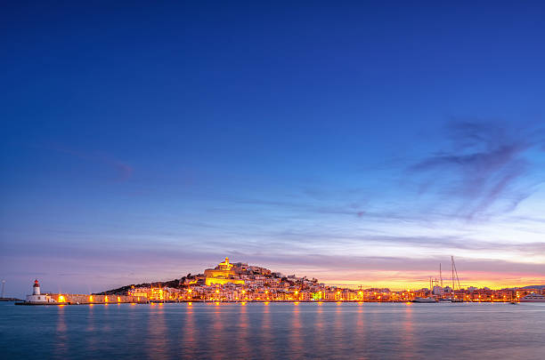 ibiza-pôr do sol sobre a cidade de ibiza - ibiza town imagens e fotografias de stock