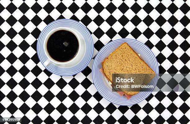 Foto de Café E Sanduíche De Damas Toalha De Mesa e mais fotos de stock de Sanduíche de presunto e queijo - Sanduíche de presunto e queijo, Azul, Branco