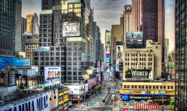 la ciudad de nueva york manhattan times square la noche en hdr - times square billboard street night fotografías e imágenes de stock