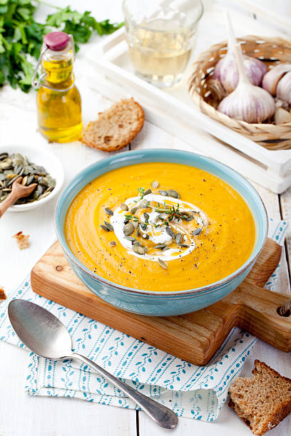 pieczony zupa z dyni i marchwi cream. - thanksgiving vegetarian food pumpkin soup zdjęcia i obrazy z banku zdjęć