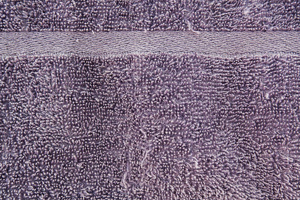 purple bad handtuch textur hintergrund - porous bathtub public restroom bathroom stock-fotos und bilder