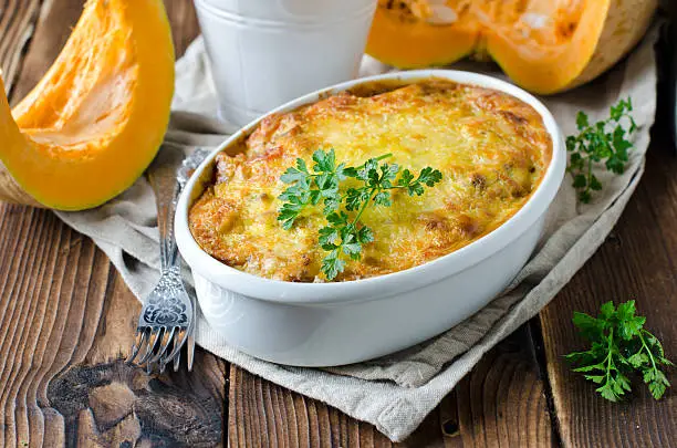 Gratin of pumpkin pasta and minced meat