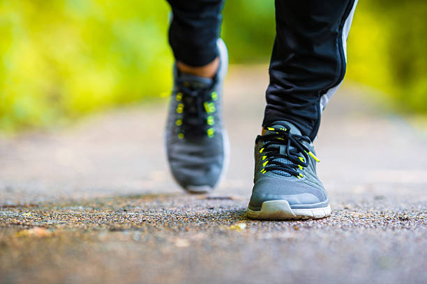 close-up on shoe of athlete runner man feet running - lopen stockfoto's en -beelden