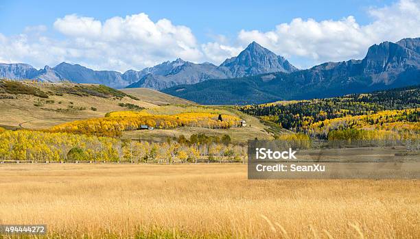 Panorama Di Mountain Valley In Autunno Mt Sneffels - Fotografie stock e altre immagini di Colorado