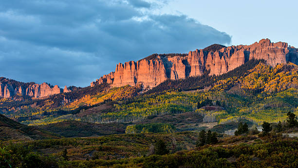 pôr do sol em cimarron ridge - southern rocky mountains imagens e fotografias de stock