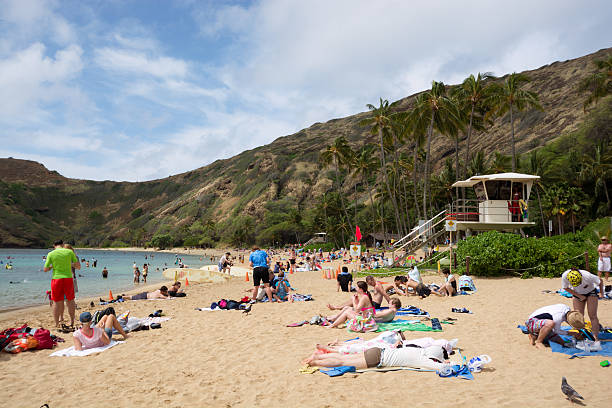 bahía de hanauma en la isla de oahu, hawai - hanauma bay fotografías e imágenes de stock