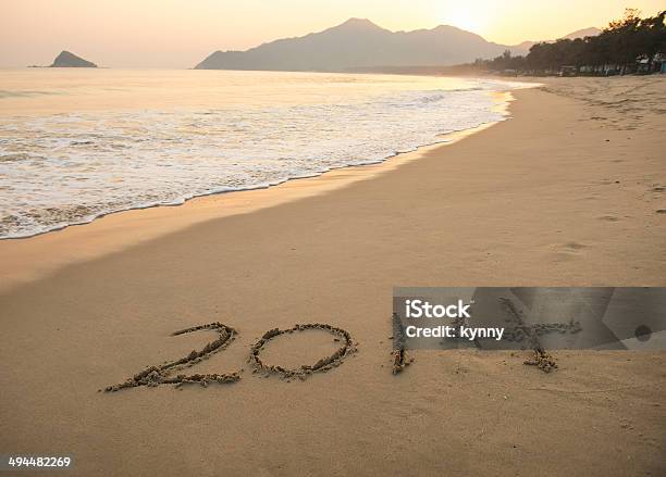 Plaży Piasek Z Falami Morza - zdjęcia stockowe i więcej obrazów 2014 - 2014, Bez ludzi, Data