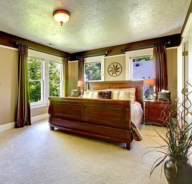istock Elegant green bedroom with large bed and curtains. 494485921