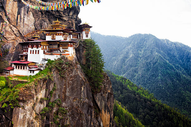 tiger's nest en paro bután - tibetan buddhism fotos fotografías e imágenes de stock