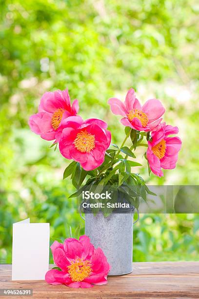ピンクのメタルゆったりと花瓶と空のカード - お祝いのストックフォトや画像を多数ご用意 - お祝い, カラフル, クローズアップ