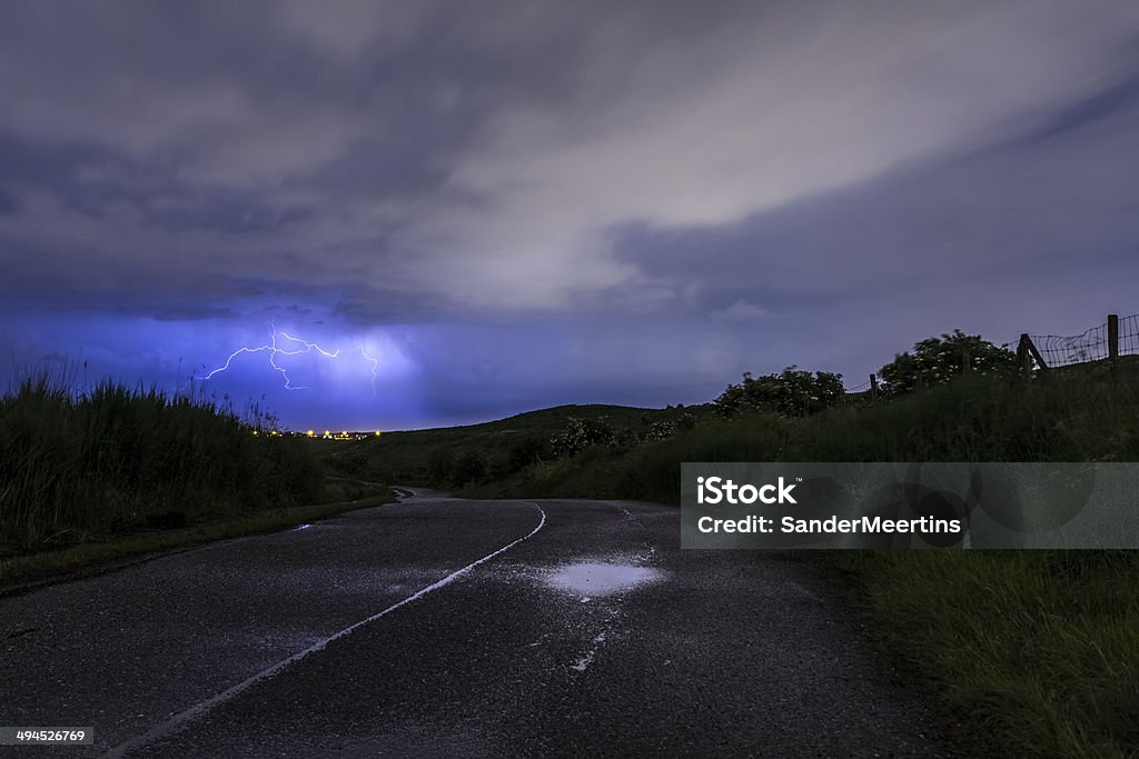 Road hacia la tormenta - Foto de stock de Lluvia libre de derechos