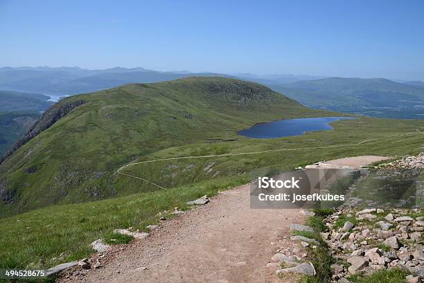 Ruta A Ben Nevis El Más Alto De La Montaña En El Reino Unido Foto de stock y más banco de imágenes de Adulto