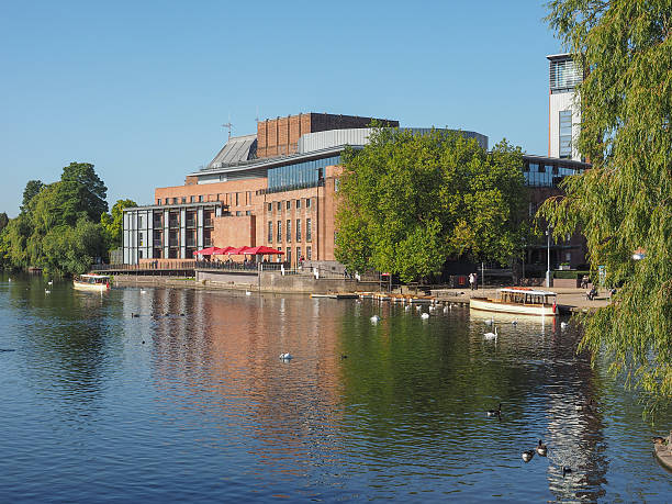 royal shakespeare theatre in stratford-upon-avon - royal shakespeare theatre stock-fotos und bilder