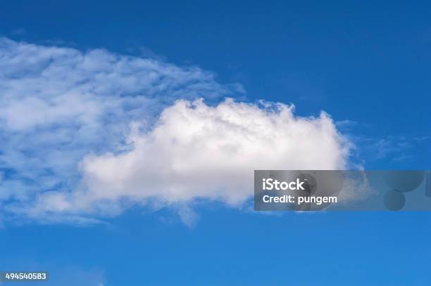 Nube Foto de stock y más banco de imágenes de Aire libre - Aire libre, Amor - Sentimiento, Aspiraciones