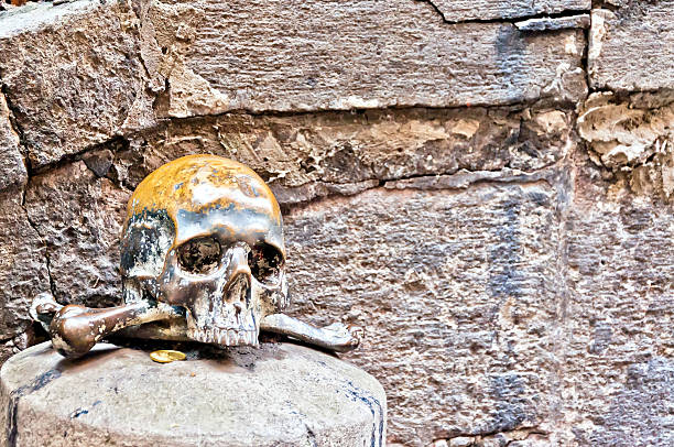 istock skull in Spaccanapoli, Naples - Italy 494541621