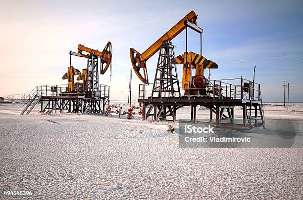 Oil Rig Back Light Stockfoto en meer beelden van Aardolie - Aardolie, Rusland, Benzine