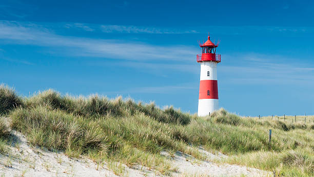 라이트하우스 on 사구 수평계 - lighthouse sea beach germany 뉴스 사진 이미지