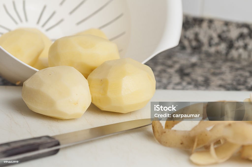Sbucciato patate serie 06 - Foto stock royalty-free di Alimentazione sana