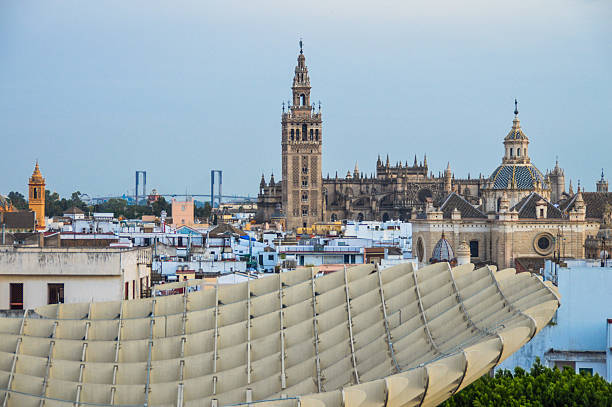 sevilha vista da cidade - seville sevilla torre del oro tower imagens e fotografias de stock