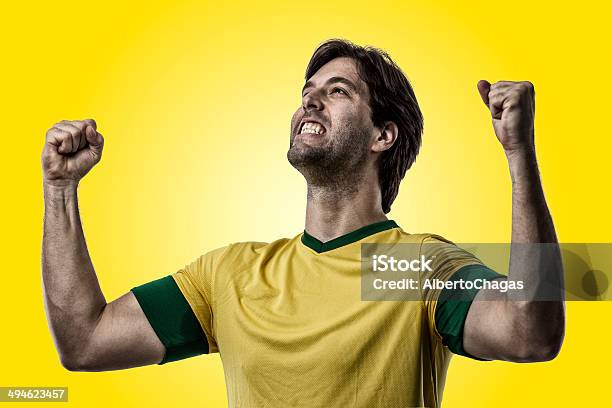 Jogador De Futebol Brasileiro - Fotografias de stock e mais imagens de 2014 - 2014, Alegria, Amarelo
