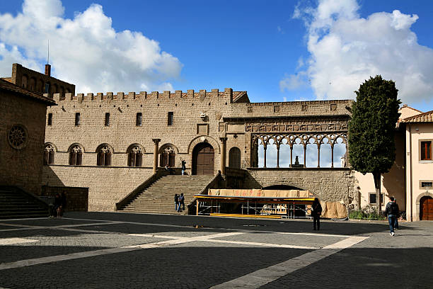 viterbo palazzo dei papi - foto de acervo