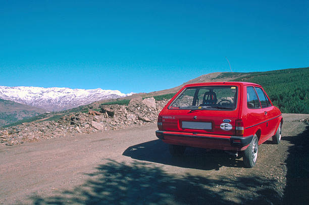 rosso ford fiesta 1.1 c della sierra nevada spagna 1988 - ford fiesta foto e immagini stock