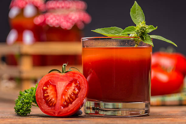 sok pomidorowy - healthy eating juice vegetable juice vegetable zdjęcia i obrazy z banku zdjęć