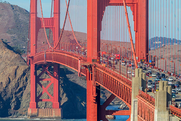 golden gate bridge, primo piano, san francisco, california - golden gate bridge close up steel cable suspension bridge foto e immagini stock