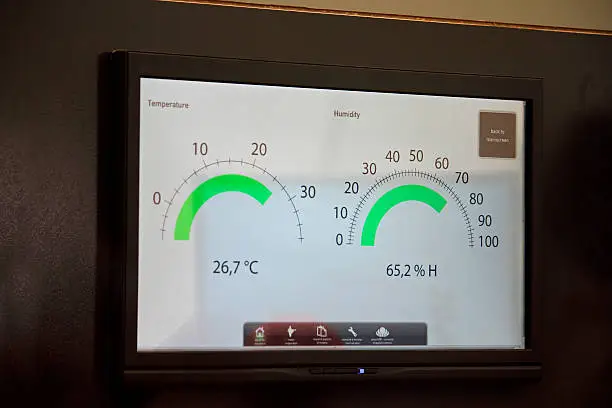 Touch screen digital thermostat