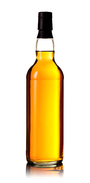 bouteille de whiskey - liqueur color image isolated nobody photos et images de collection