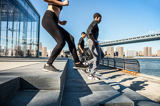 istock Urban runners - New York - Manhattan Bridge 494711934