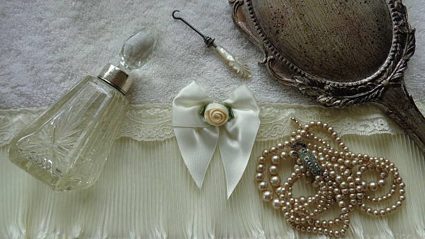 istock Vintage Ladies Items 494712508