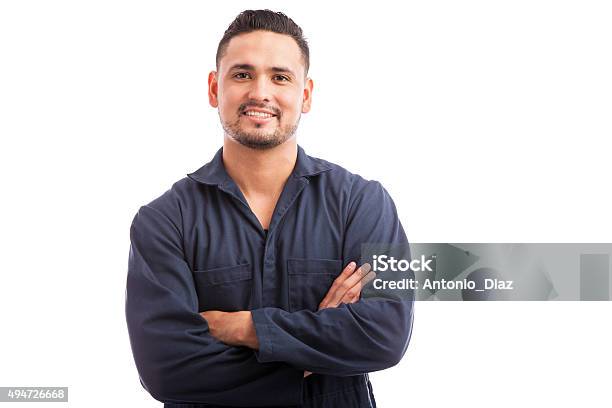 Mecánico Feliz Hispana Foto de stock y más banco de imágenes de Hombres - Hombres, Trabajador manual, Fondo blanco