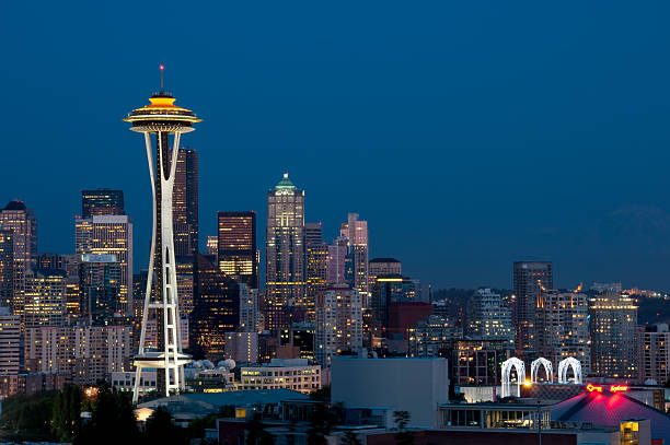 seattle skyline - keyarena imagens e fotografias de stock