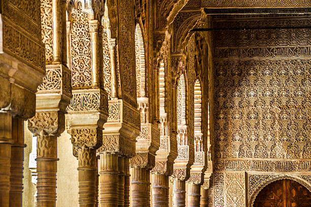 arquitectura islâmico em granada, espanha - ancient arabic style arch architecture imagens e fotografias de stock