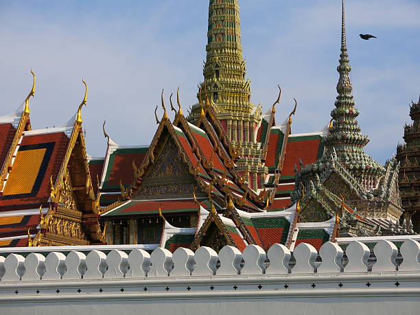 wat phra kaew, grande palácio de banguecoque - stupa royal stupa local landmark national landmark imagens e fotografias de stock