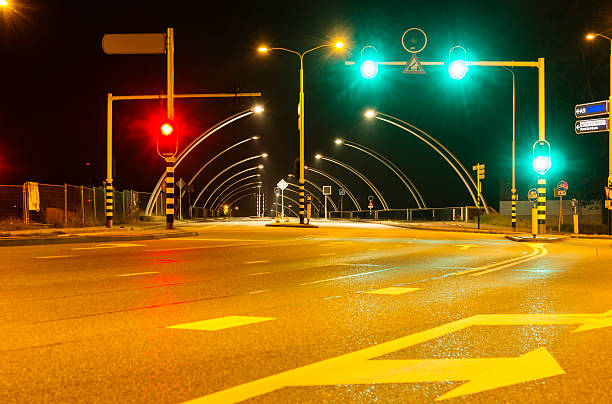 Noite bridge road de Amesterdão - fotografia de stock