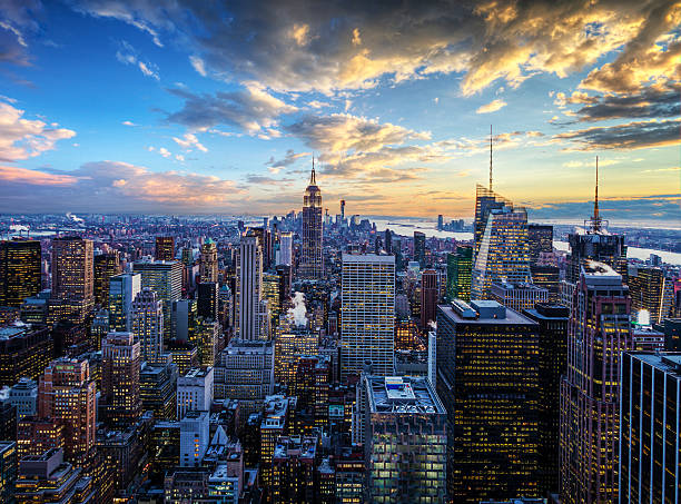 von new york city skyline-midtown und empire state building - new york city built structure building exterior aerial view stock-fotos und bilder