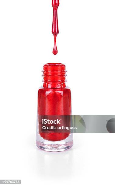 Photo libre de droit de Vernis À Ongles Rose Avec Brosse Sur Un Fond Isolé Blanc banque d'images et plus d'images libres de droit de Accessoire