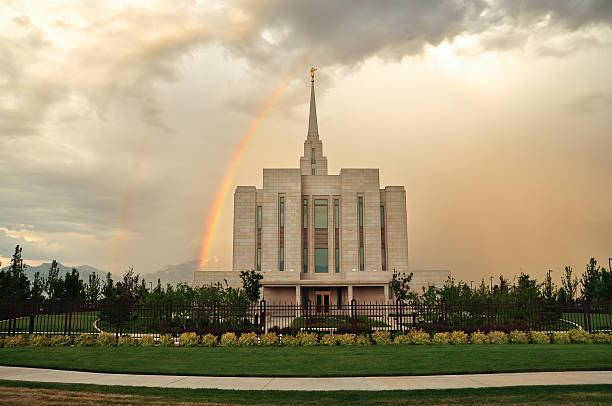 regenbogen-tempel - mormonenkirche stock-fotos und bilder