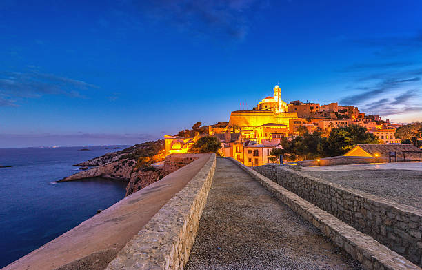 ibiza vías en dalt vila - isla de ibiza fotografías e imágenes de stock