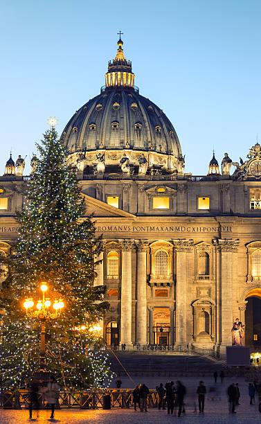 st peter's basilica クリスマスのバチカンローマ、イタリア - rome italy city cupola ストックフォトと画像