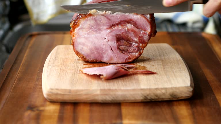 slicing ham